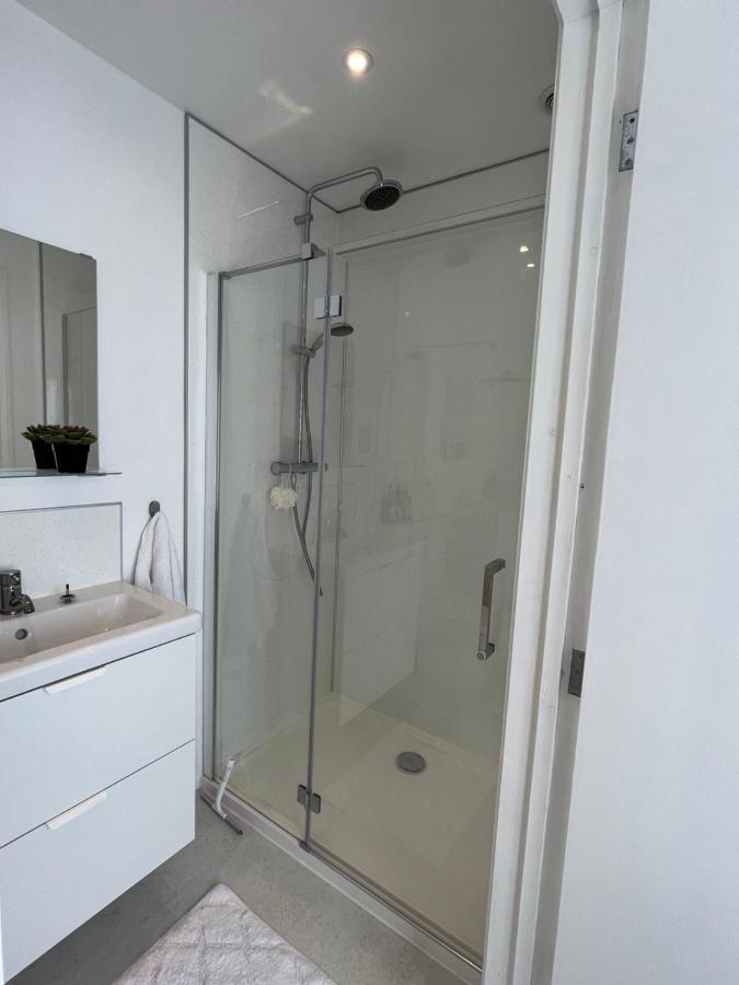 Cosy 1 Bedroom 10min Drive To Centre,free Parking Appartement *
